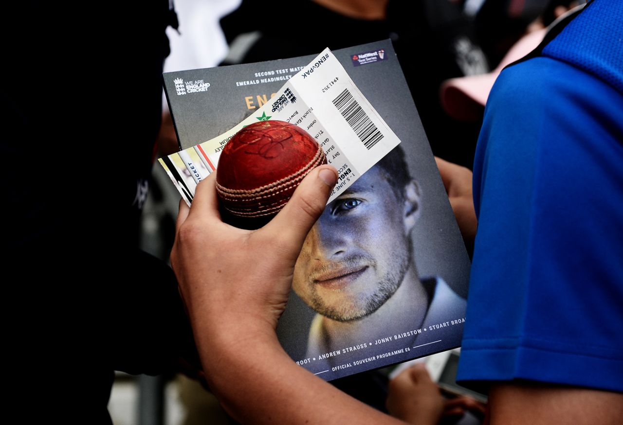 A fan waits to get Joe Root's autograph, England v Pakistan, 2nd Test, Headingley, June 3, 2018