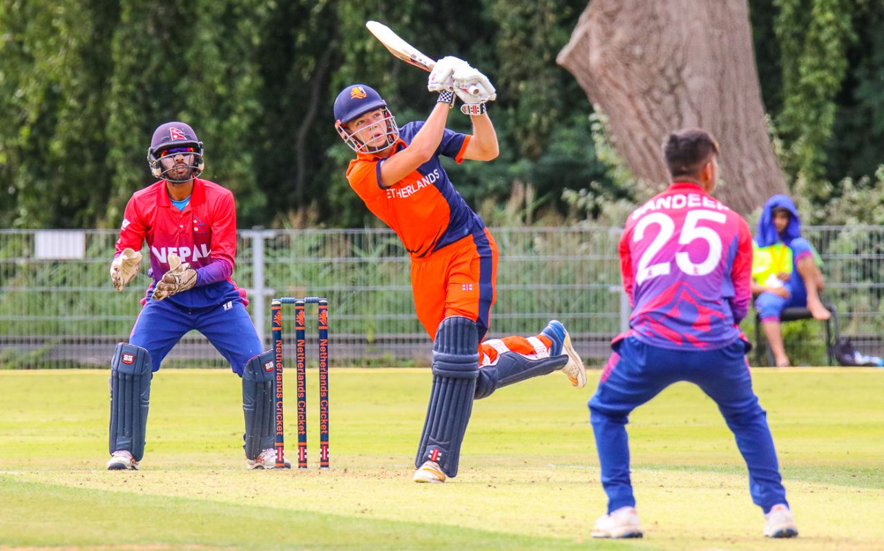 Bas de Leede lofts Sandeep Lamichhane for six over long-on, Netherlands v Nepal, 1st ODI, Amstelveen, August 1, 2018 