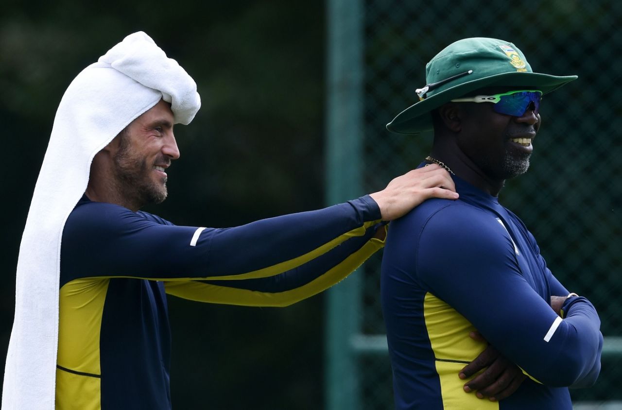 Faf du Plessis and Ottis Gibson at training on a humid day, Pallekele, August 3, 2018