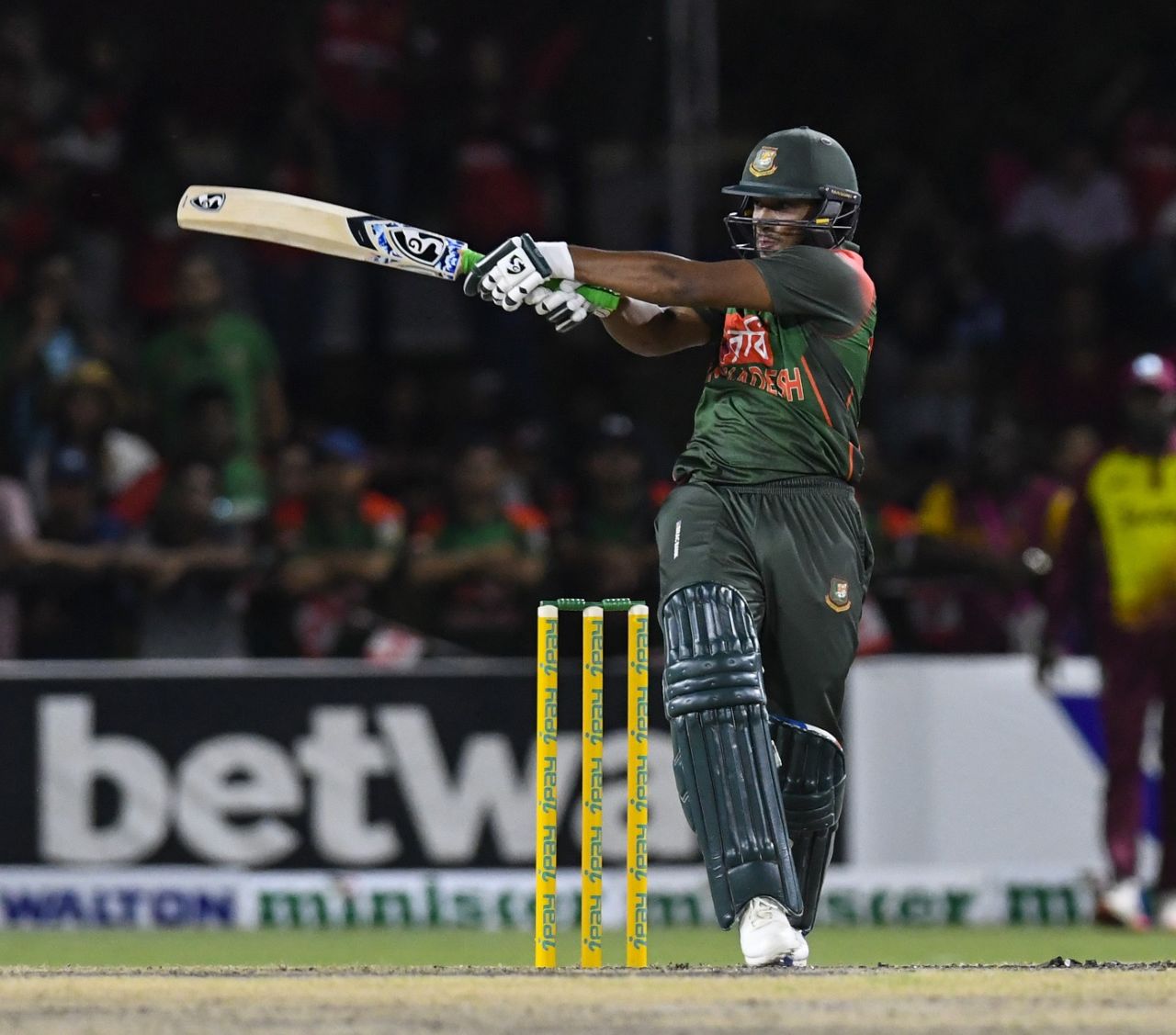 Shakib Al Hasan muscles a pull, West Indies v Bangladesh, 2nd T20I, Lauderhill, August 4, 2018