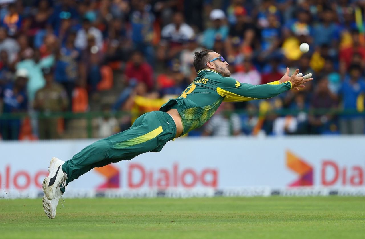 Faf du Plessis goes for a catch, Sri Lanka v South Africa, 3rd ODI, Pallekele, August 5, 2018