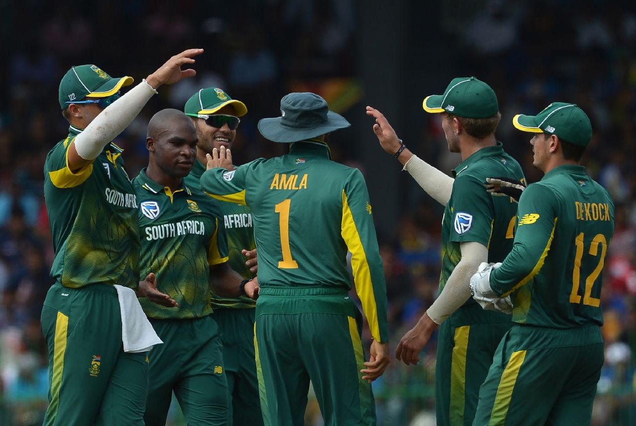 South Africa players celebrate a wicket, Sri Lanka v South Africa, 5th ODI, Colombo, August 12, 2018