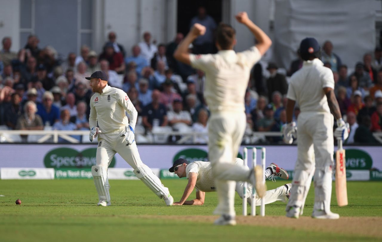 Alastair Cook puts one down at first slip, England v India, 3rd Test, Trent Bridge, 2nd day, August 19, 2018