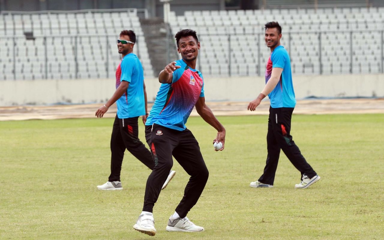 Mustafizur Rahman hurls a throw during a training session on Monday where Bangladesh players wore kits without a logo, Dhaka, August 27, 2018