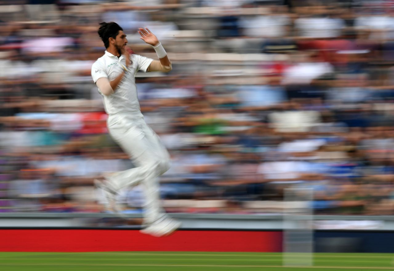 Ishant Sharma loads up at the top of his pre-delivery jump, England v India, 4th Test, Ageas Bowl, 1st day, August 30, 2018