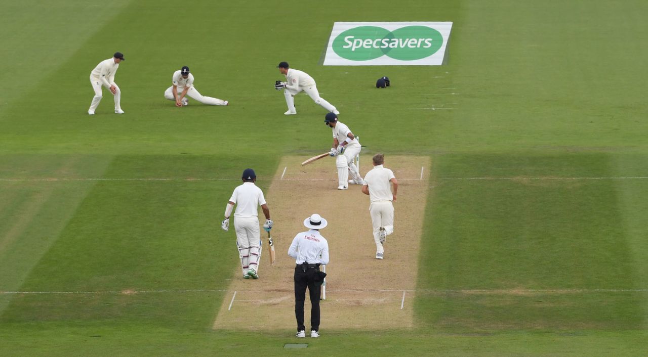 Alastair Cook tumbles to take Virat Kohli's outside edge, England v India, 4th Test, Southampton, 2nd day, August 31, 2018