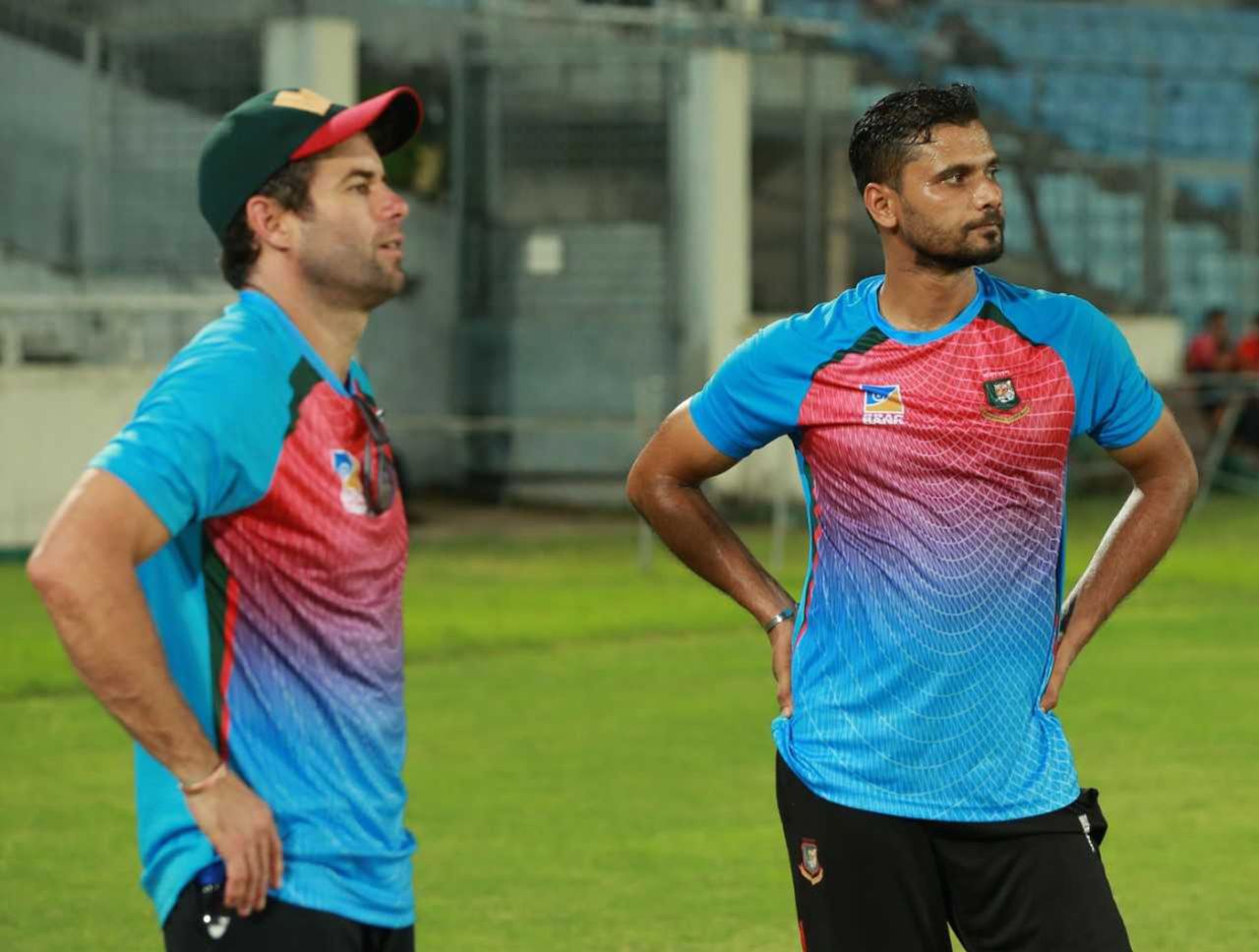 Neil McKenzie and Mashrafe Mortaza have a chat during training, Asia Cup 2018, Dhaka, September 3, 2018