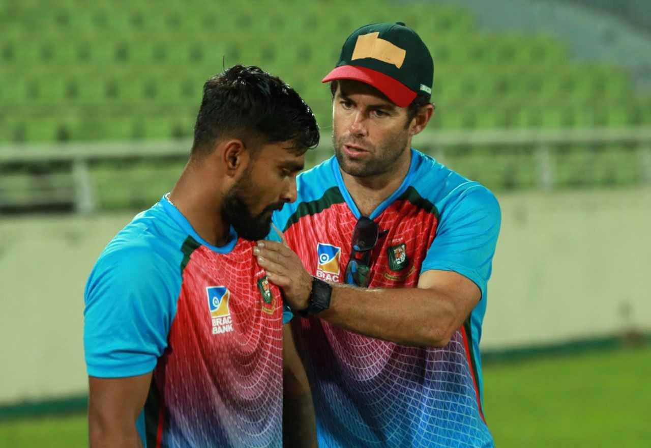 Neil McKenzie has a chat with Liton Das, Asia Cup 2018, Dhaka, September 3, 2018