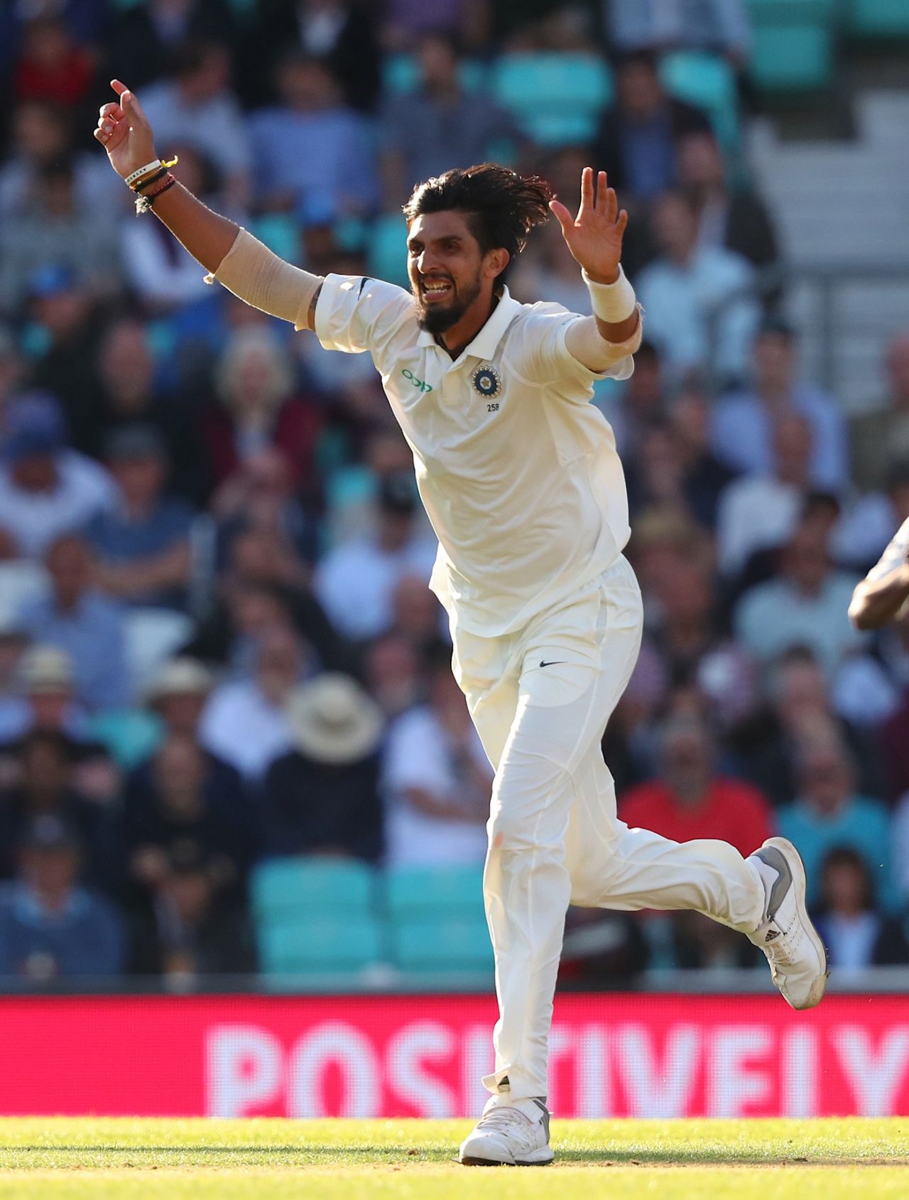 Ishant Sharma takes off, England v India, 5th Test, The Oval, 1st day, September 7, 2018