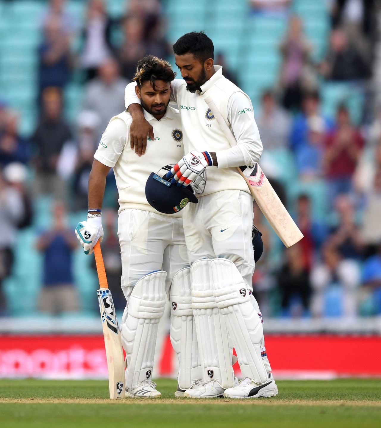 KL Rahul congratulates Rishabh Pant on his maiden Test hundred, England v India, 5th Test, The Oval, 5th day, September 11, 2018