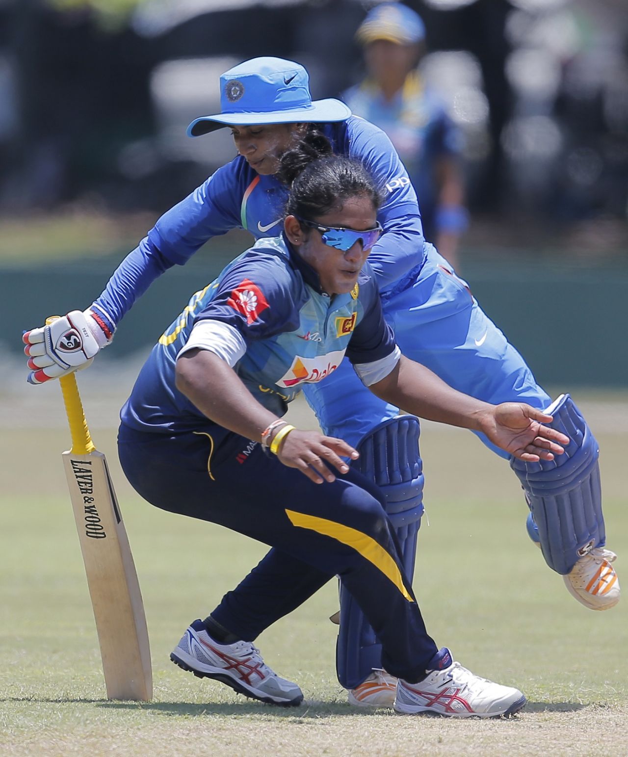 Mithali Raj collides with Chamari Atapattu, Sri Lanka women v India women, 2nd ODI, Galle, September 13, 2018