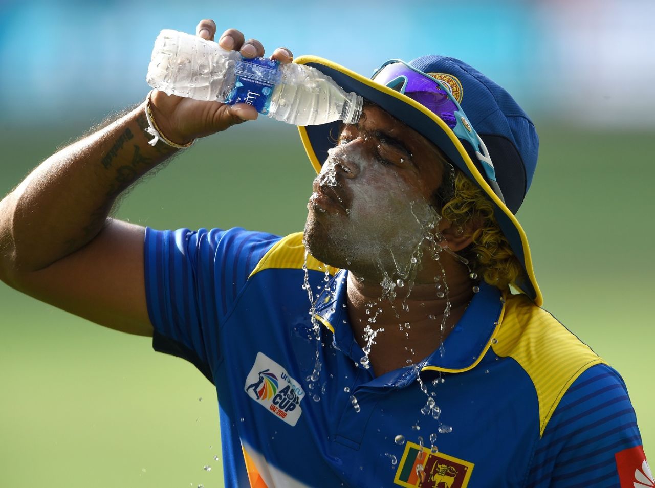 Lasith Malinga pours water over himself on a hot day in Dubai, Sri Lanka v Bangladesh, Asia Cup 2018, Dubai, September 15, 2018