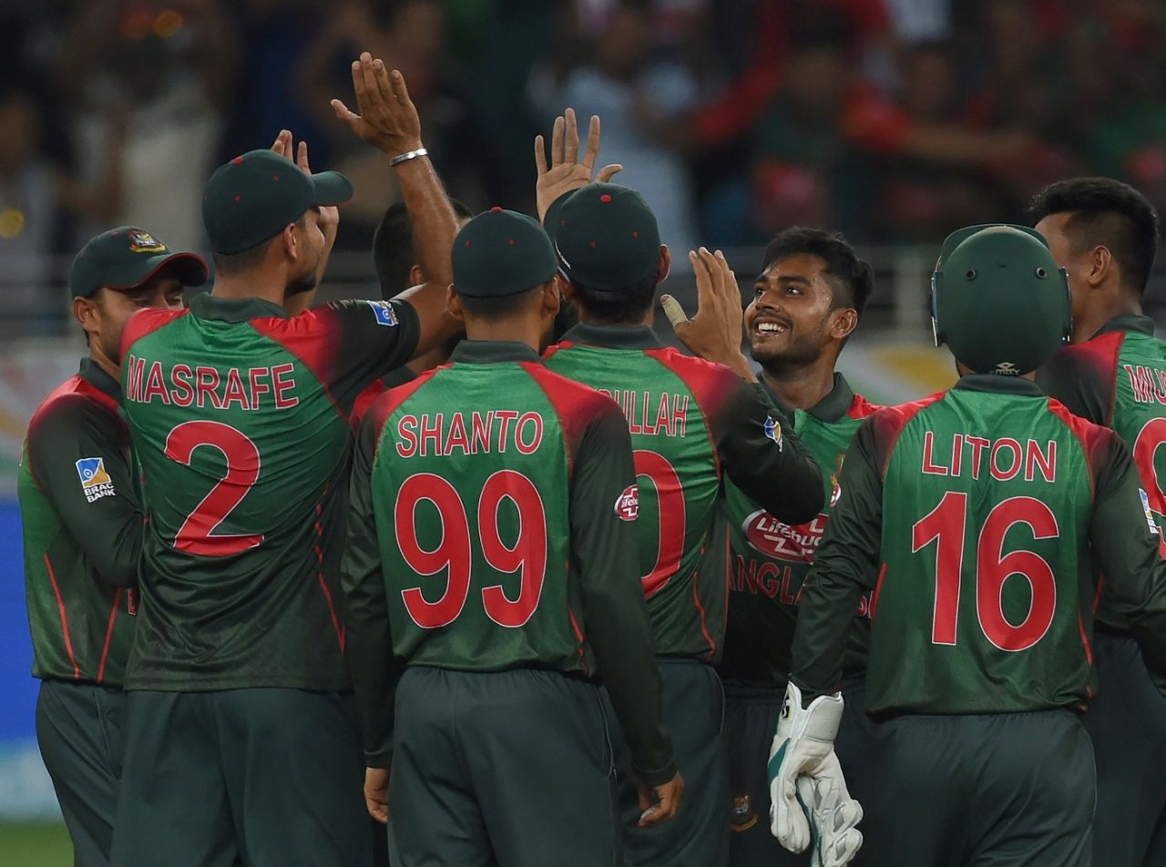 The Bangladesh team celebrate, Sri Lanka v Bangladesh, Asia Cup 2018, Dubai, September 15, 2018