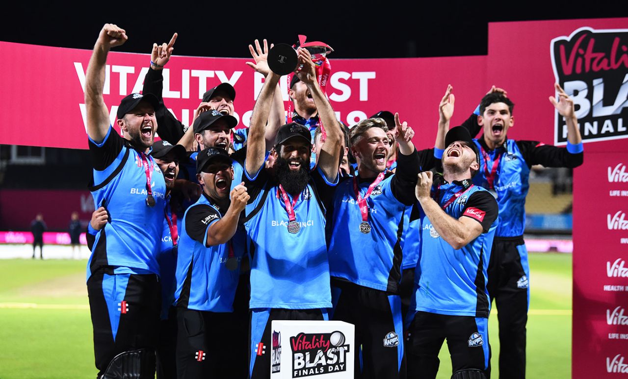 Moeen Ali lifts the Vitality Blast trophy, Worcestershire v Sussex, T20 Blast, Final, Edgbaston, September 15, 2018