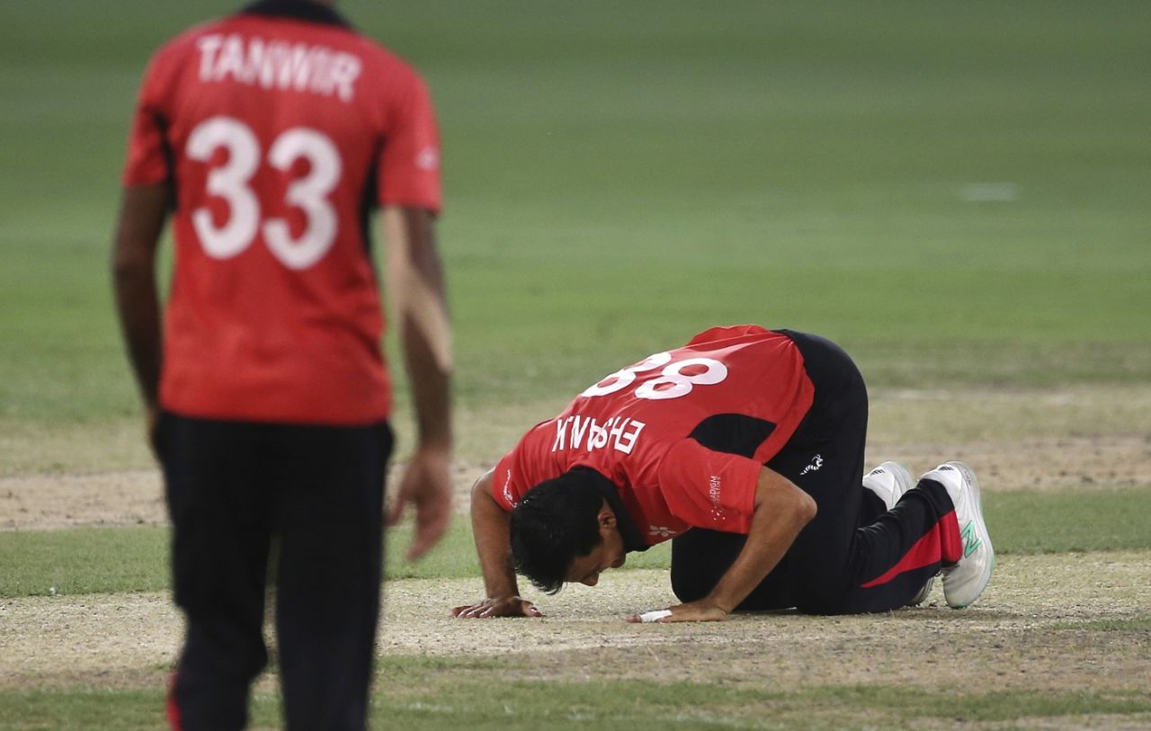 Ehsan Khan kisses the ground after dismissing MS Dhoni for a duck, India v Hong Kong, Asia Cup 2018, Dubai, September 18, 2018
