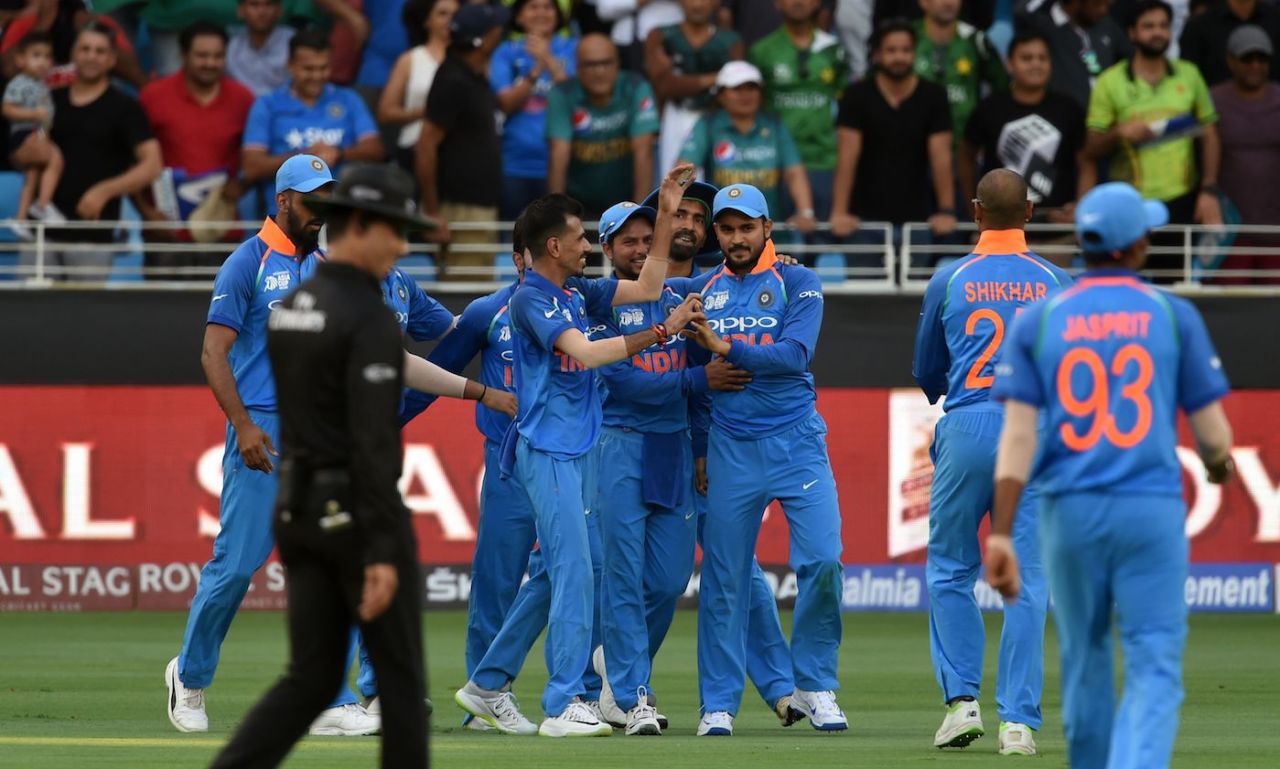 The Indian team gets together to celebrate, India v Pakistan, Asia Cup 2018, Dubai, September 19, 2018