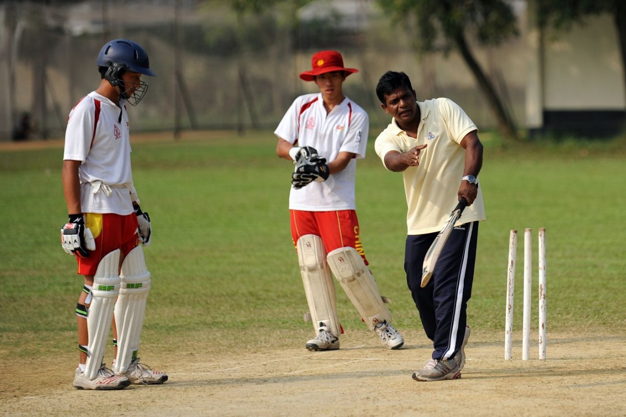 Aminul Islam coaching China's under-19 cricket squad, Dhaka, November 14, 2009