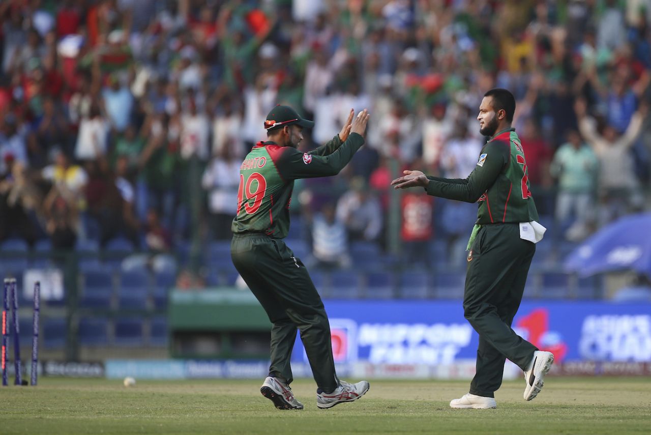 Shakib Al Hasan is congratulated after picking a wicket, Afghanistan v Bangladesh, Group B, Asia Cup 2018, Abu Dhabi, September 20, 2018