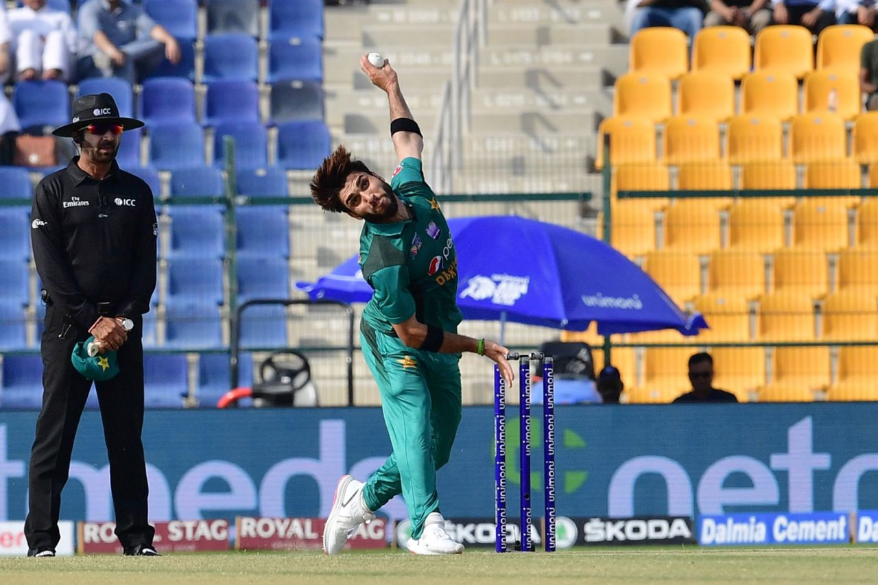 Usman Khan in his delivery stride, Afghanistan v Pakistan, Asia Cup, Super Four, Abu Dhabi, 21 September, 2018