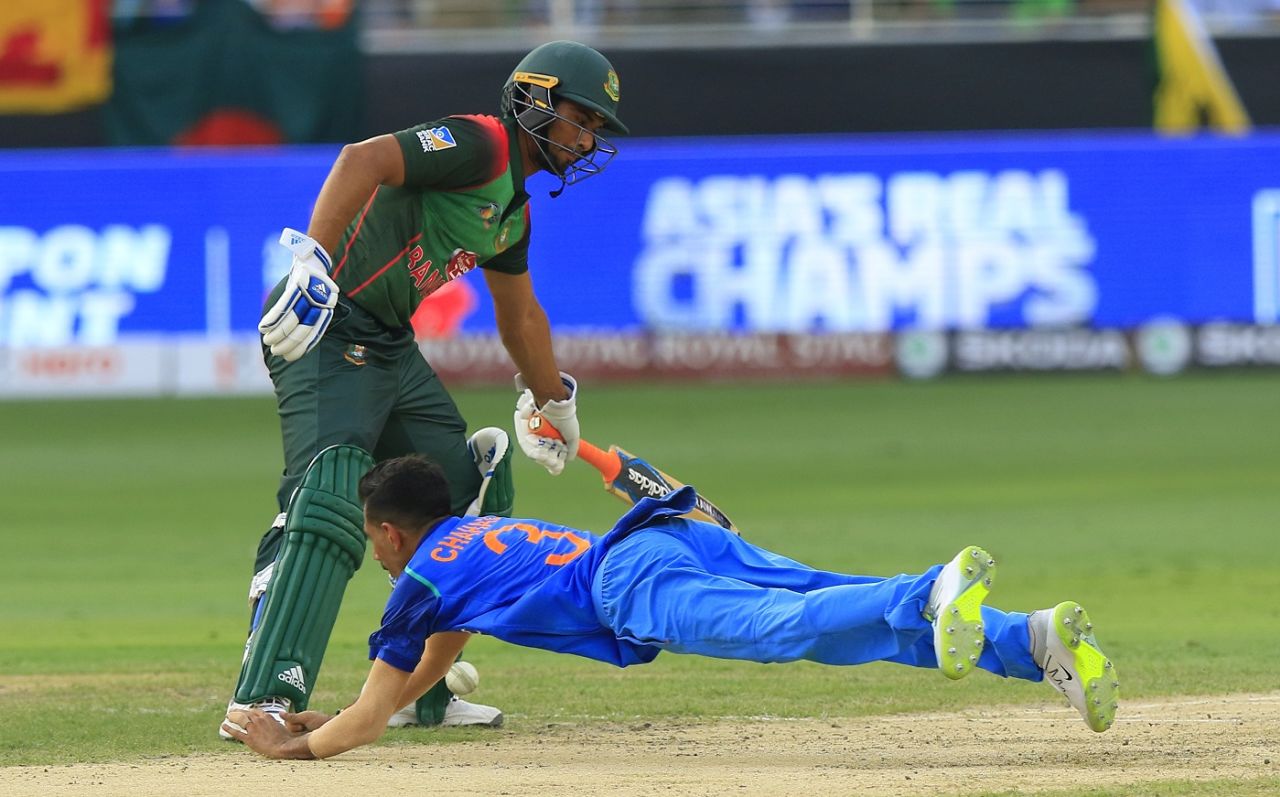 Yuzvendra Chahal drops a catch off his own bowling, Bangladesh v India, Asia Cup, Dubai, September 21, 2018