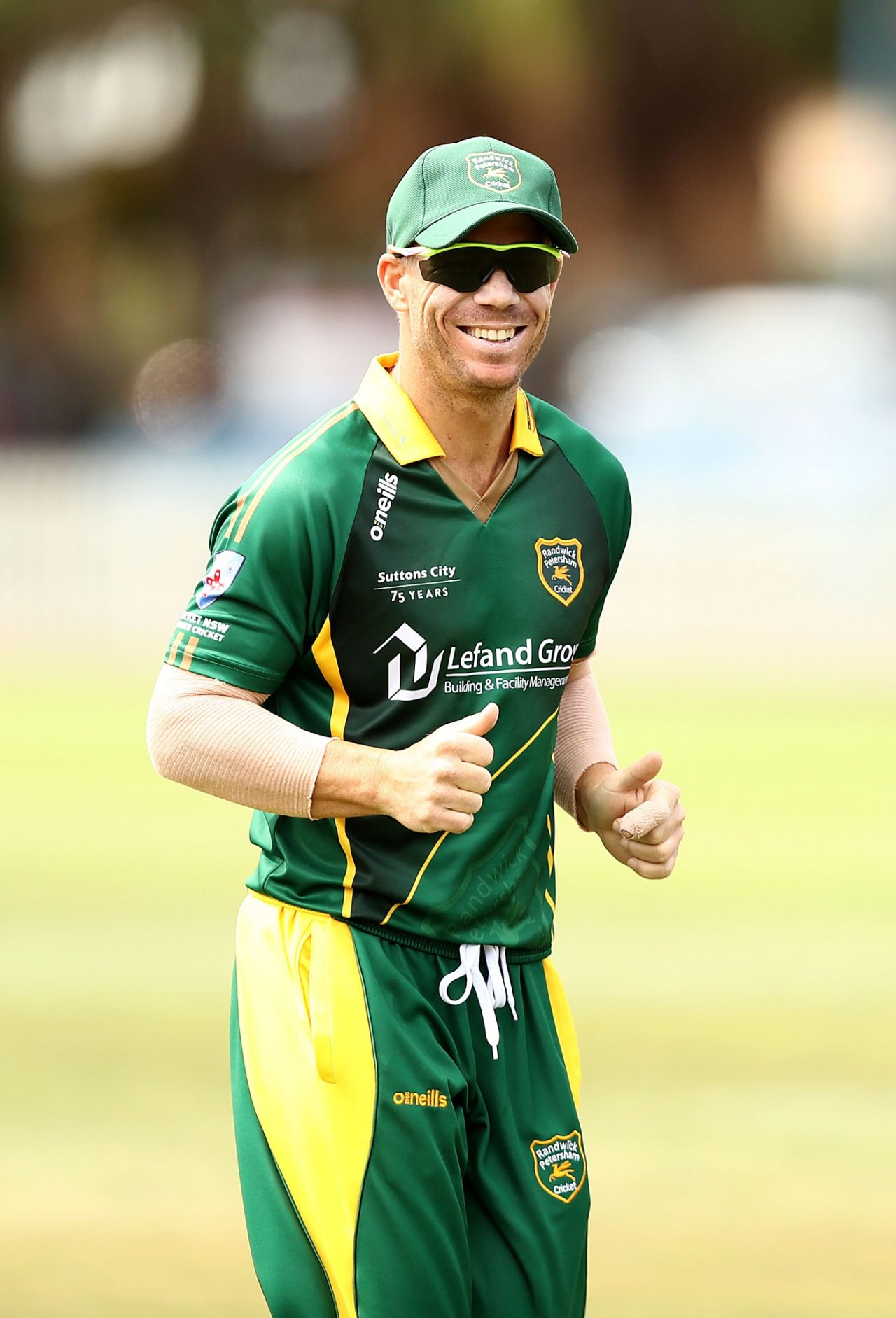 David Warner finds a reason to smile during a club game, Sydney, September 22, 2018