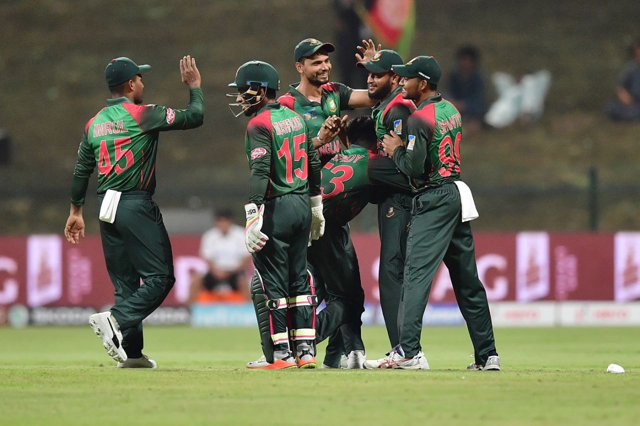 The Bangladesh team celebrate, Afghanistan v Bangladesh, 4th match, Super Four, Asia Cup 2018, Abu Dhabi, September 23, 2018