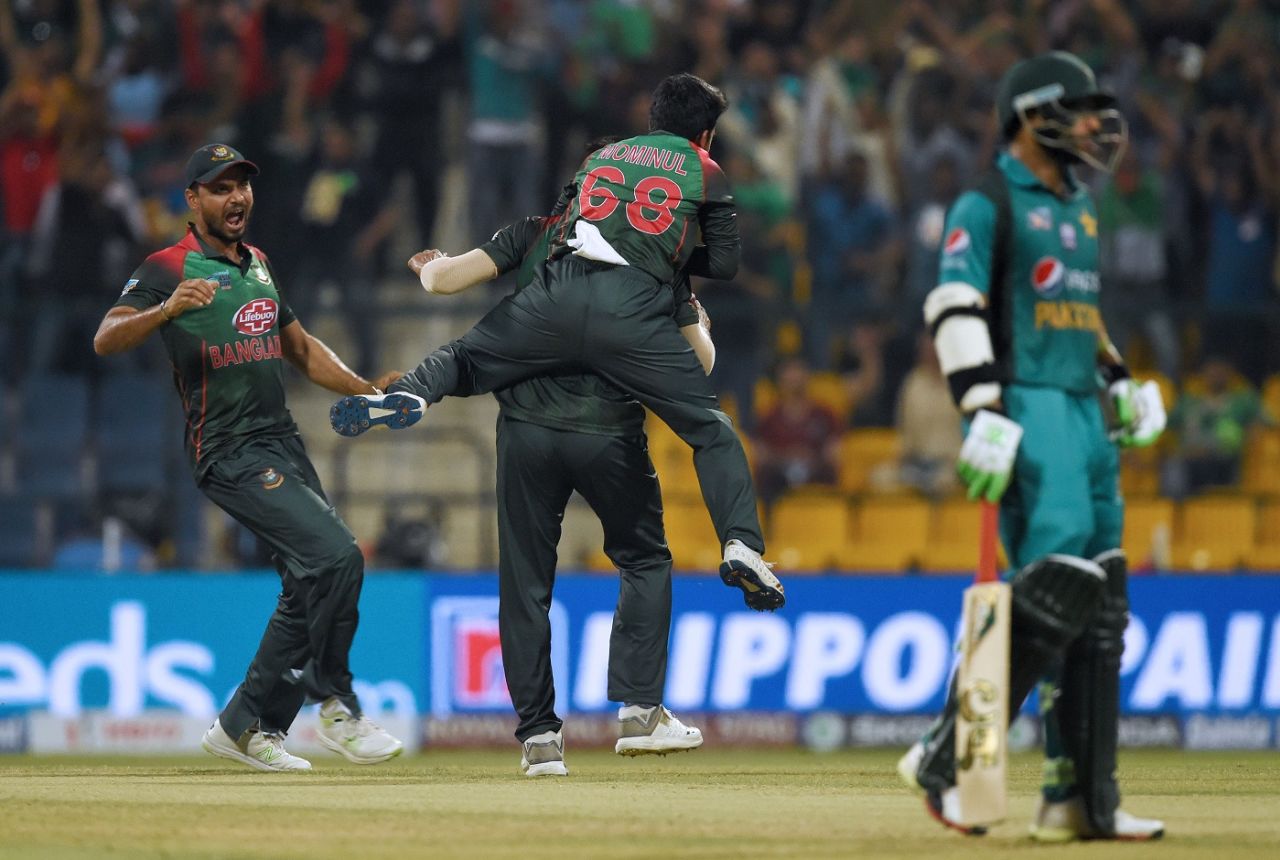 The Bangladesh fielders celebrate Babar Azam's dismissal, Bangladesh v Pakistan, Asia Cup 2018, Abu Dhabi, September 26, 2018