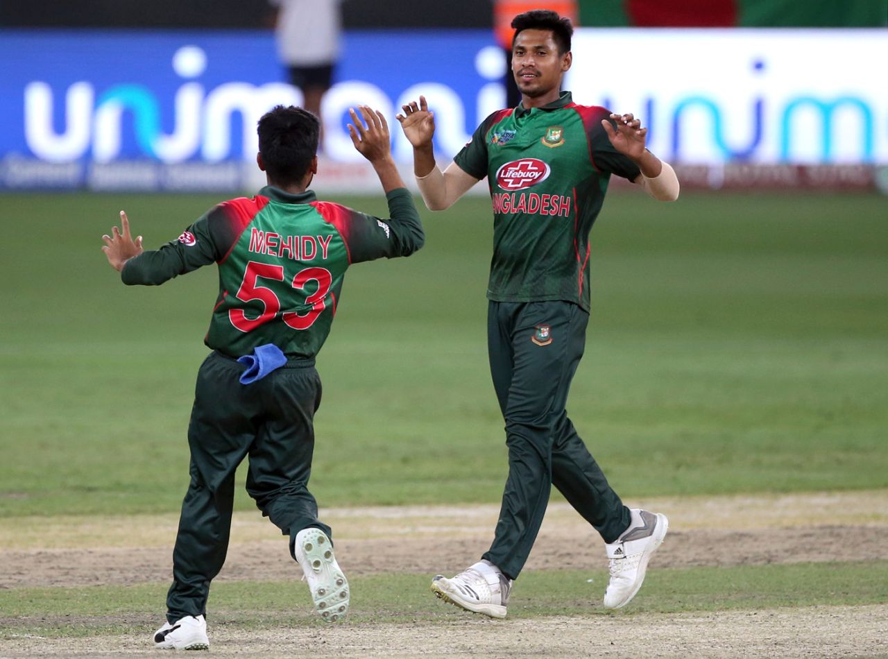 Mustafizur Rahman and Mehidy Hasan celebrate the wicket of MS Dhoni, Bangladesh v India, Asia Cup final, Dubai, September 28, 2018
