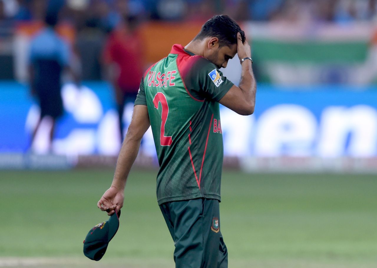 Mashrafe Mortaza wears a dejected look, Bangladesh v India, Asia Cup final, Dubai, September 28, 2018