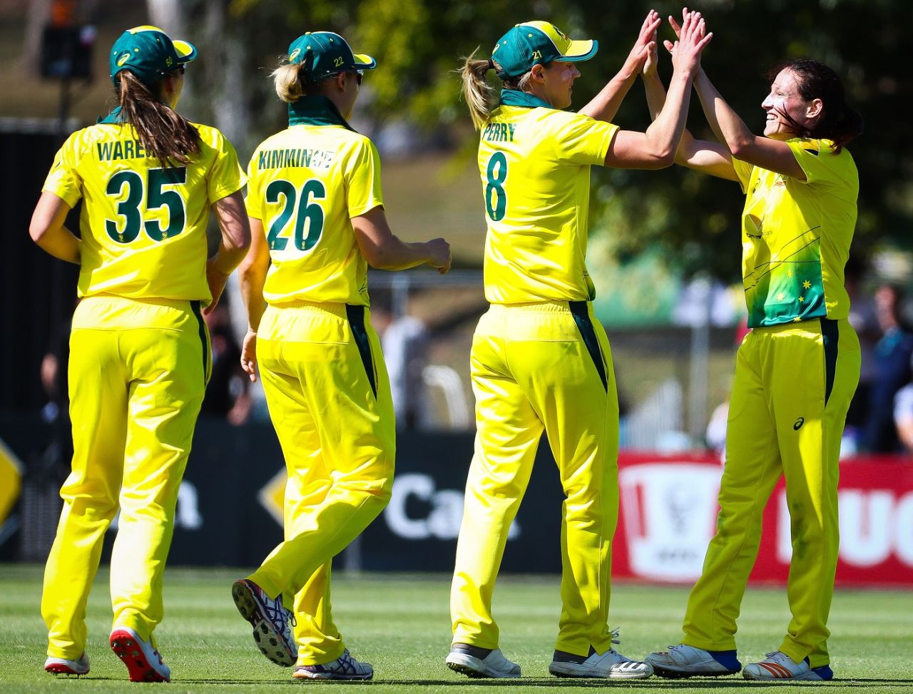 Megan Schutt celebrates a wicket with team-mates, Australia v New Zealand, 2nd women's T20I, Brisbane, October 1, 2018