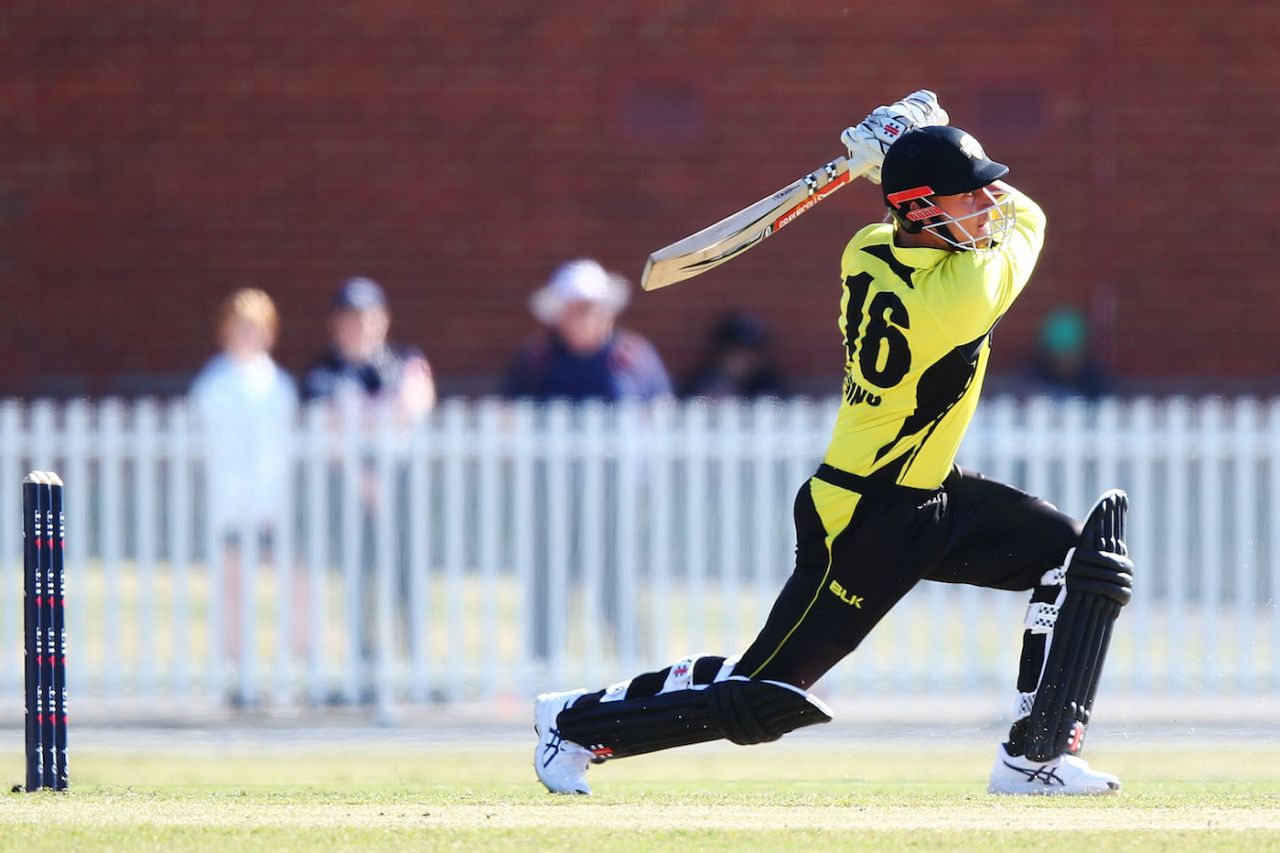 Marcus Stoinis goes for a big drive, Victoria v Western Australia, JLT One-Day Cup 2018, Melbourne, September 26, 2018