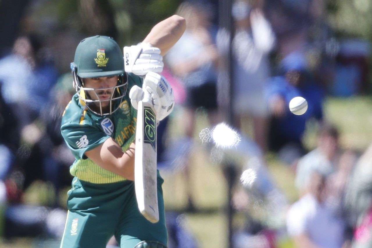Aiden Markram punches through the off side, South Africa v Zimbabwe, 2nd ODI, Bloemfontein, October 3, 2018