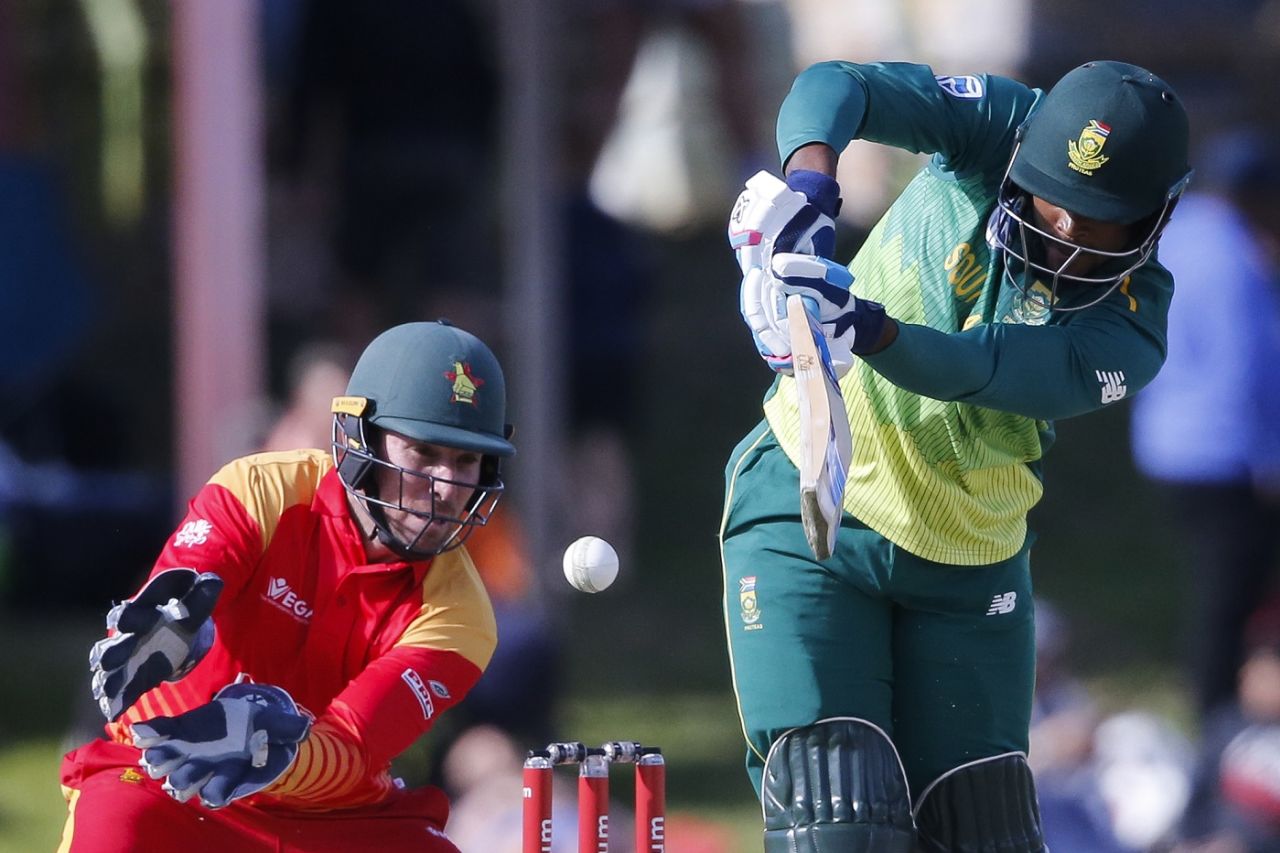 Andile Phehlukwayo pulls the ball, South Africa v Zimbabwe, 2nd ODI, Bloemfontein, October 3, 2018