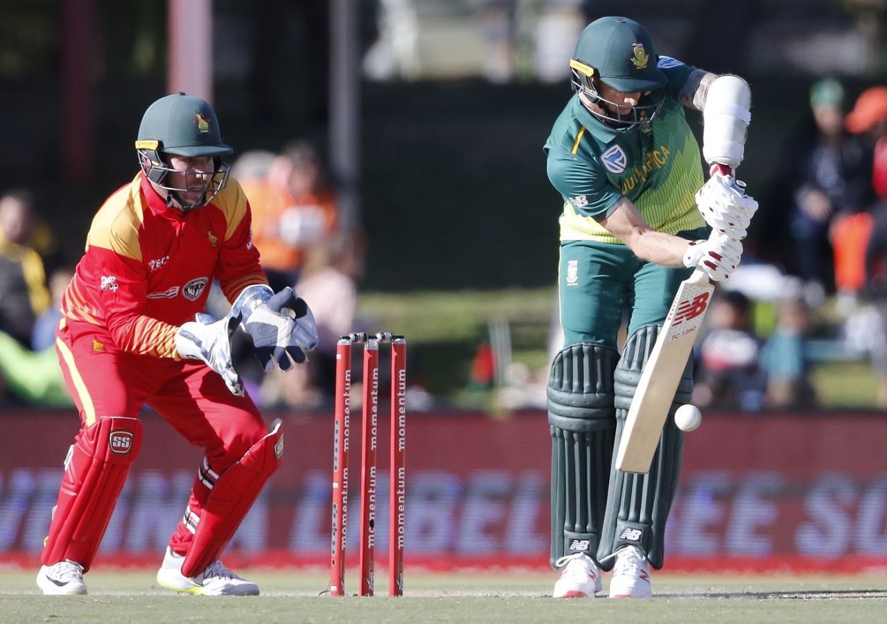 Dale Steyn watches the ball carefully, South Africa v Zimbabwe, 2nd ODI, Bloemfontein, October 3, 2018