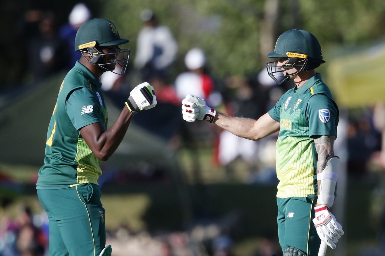 Dale Steyn punches gloves with Lungi Ngidi after reaching a maiden ODI 50, South Africa v Zimbabwe, 2nd ODI, Bloemfontein, October 3, 2018