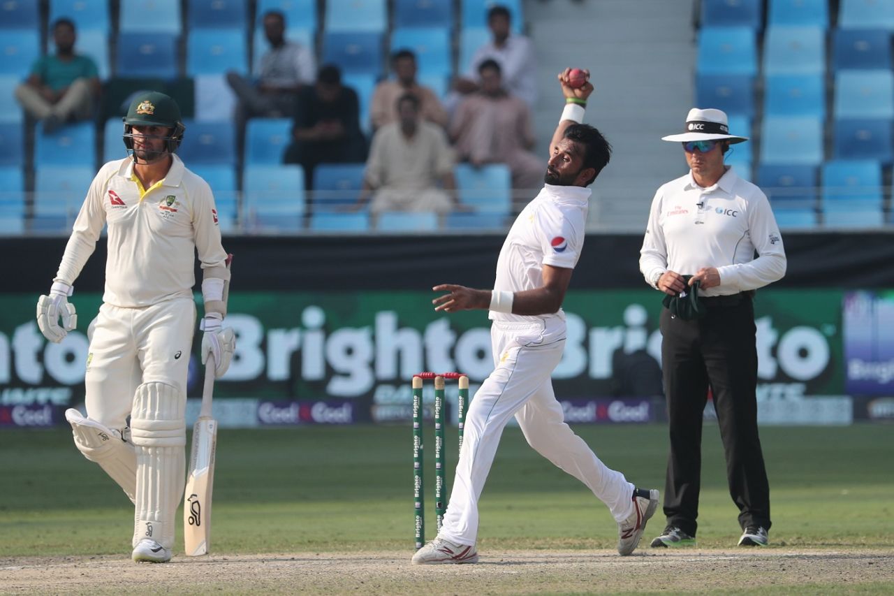 Bilal Asif in his delivery stride, Pakistan v Australia, 1st Test, Dubai, 3rd day, October 9, 2018