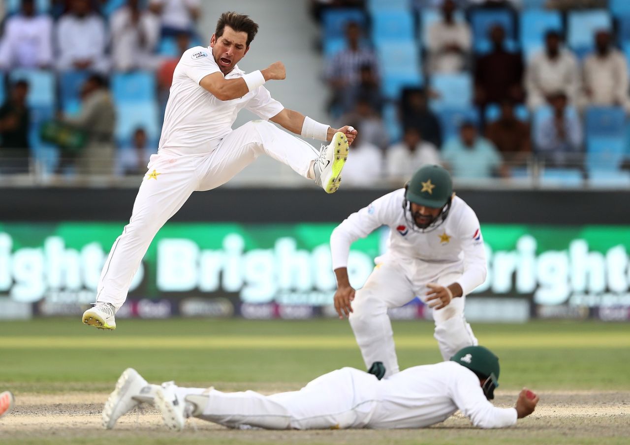 Yasir Shah breathed life into the game with late wickets, Pakistan v Australia, 1st Test, Dubai, 5th day, October 11, 2018
