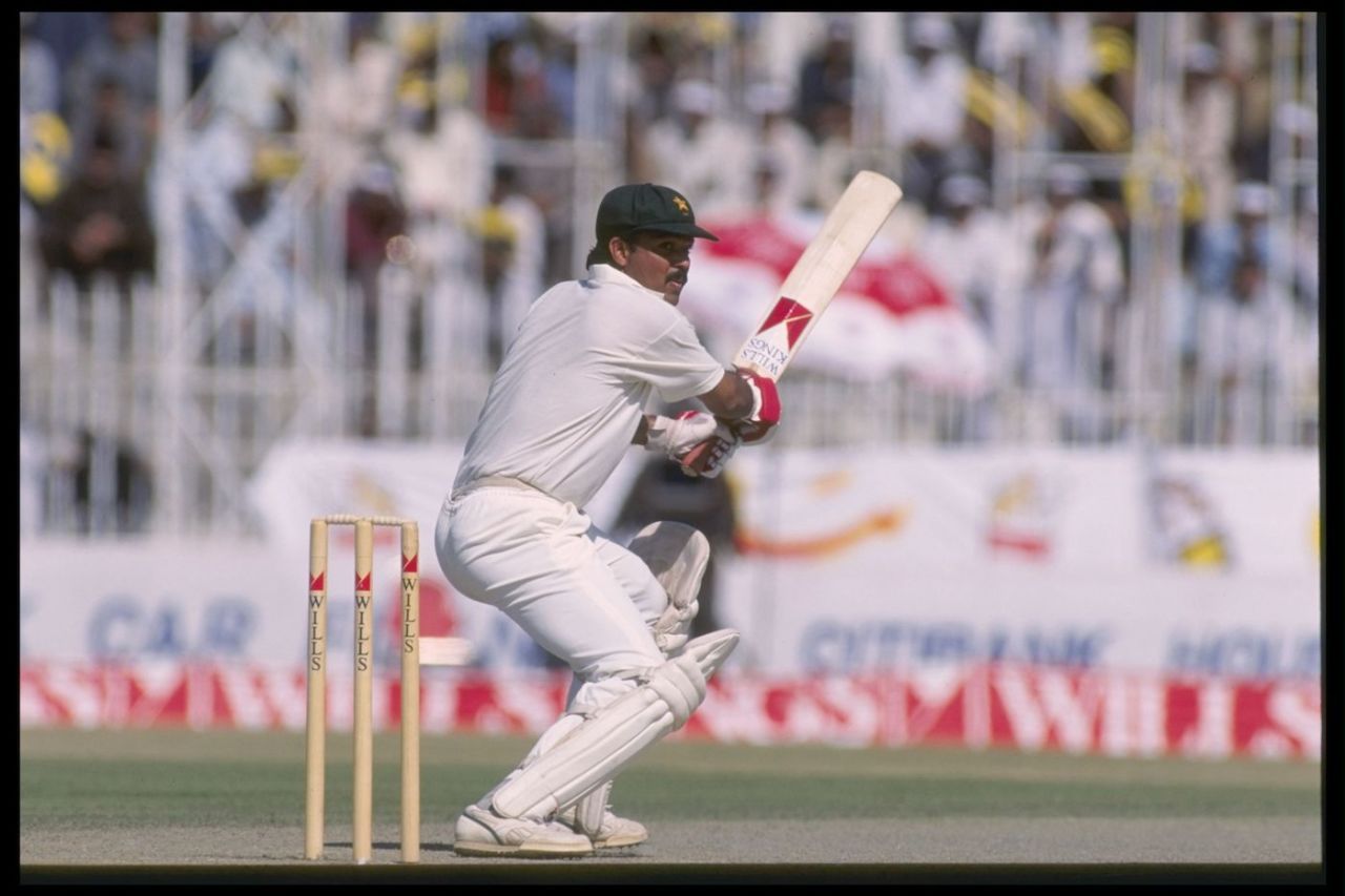 Ijaz Ahmed of Pakistan bats against Australia in an ODI, Oct 1994