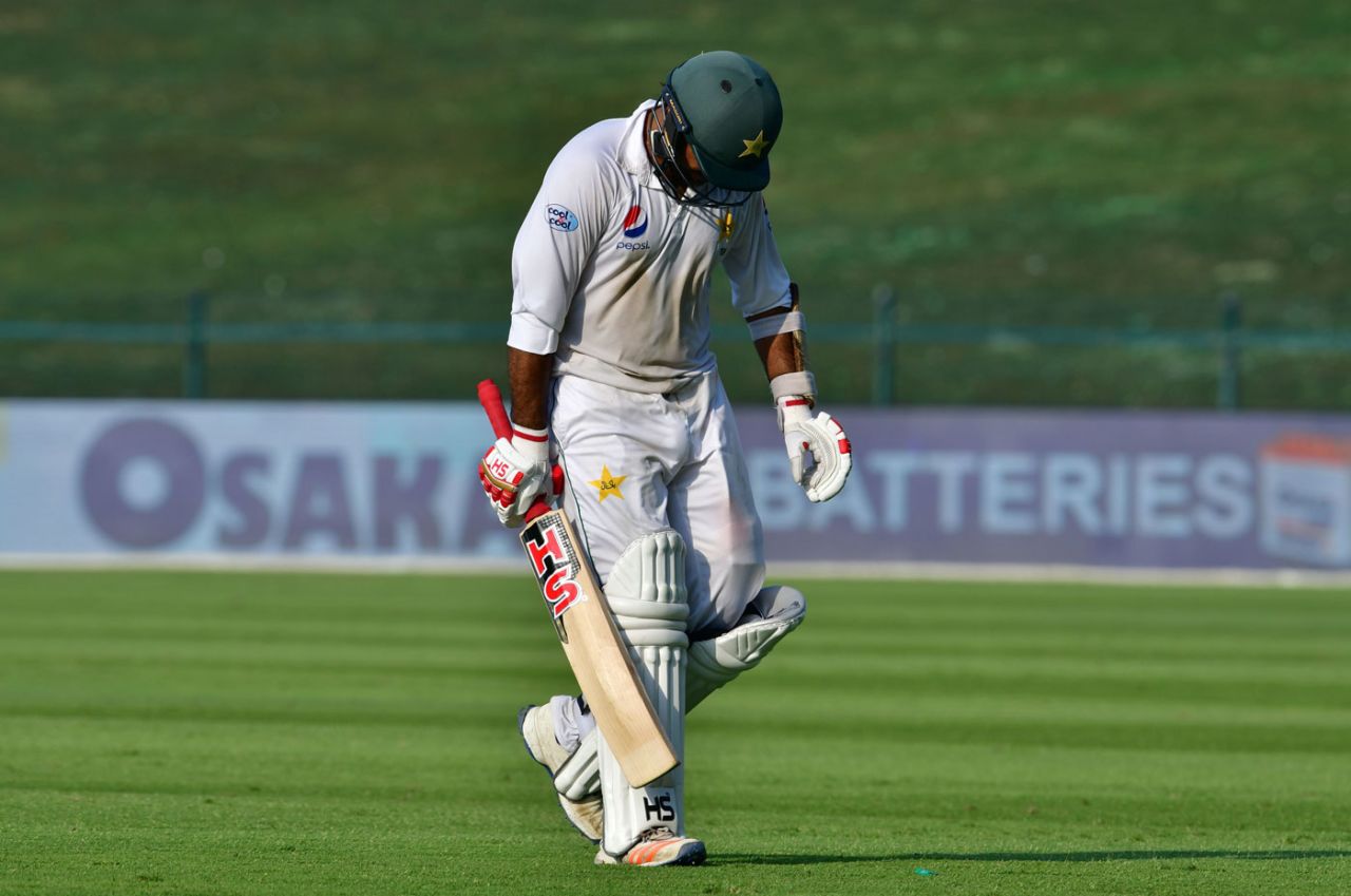 Sarfraz Ahmed walks off after falling for 94, Pakistan v Australia, 2nd Test, Abu Dhabi, 1st day, October 16, 2018