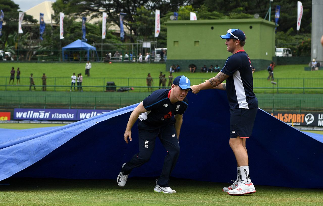 Jason Roy helps Eoin Morgan out from under the covers, Sri Lanka v England, 3rd ODI, Pallekele, October 17, 2018
