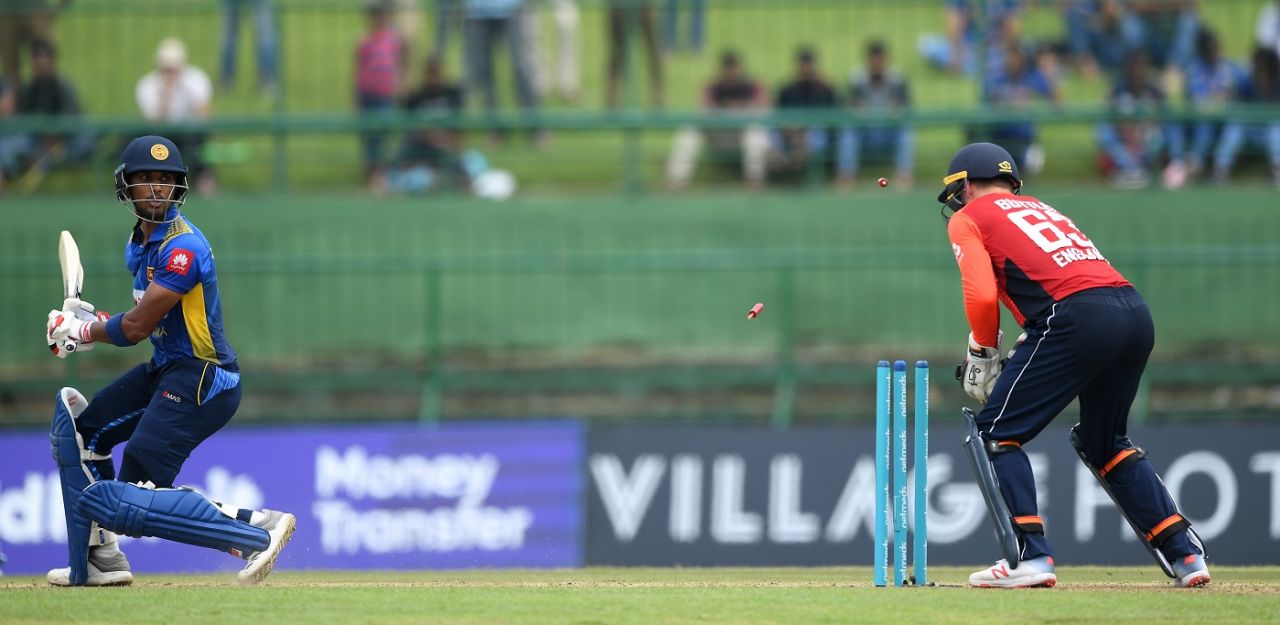 Dinesh Chandimal was deceived by Moeen Ali's turn, Sri Lanka v England, 4th ODI, Pallekele, October 20, 2018