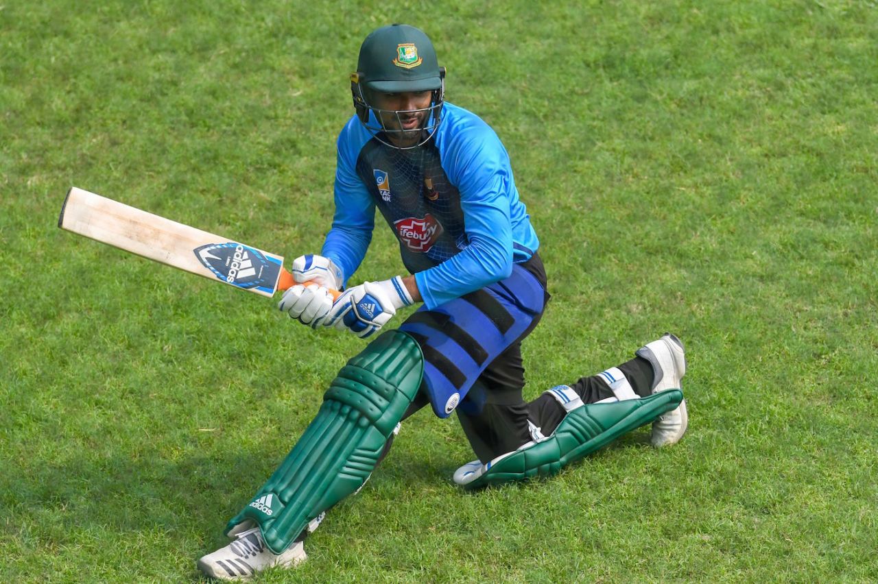 Mahmudullah at a net session on the eve of the first ODI against Zimbabwe, Mirpur, October 20, 2018