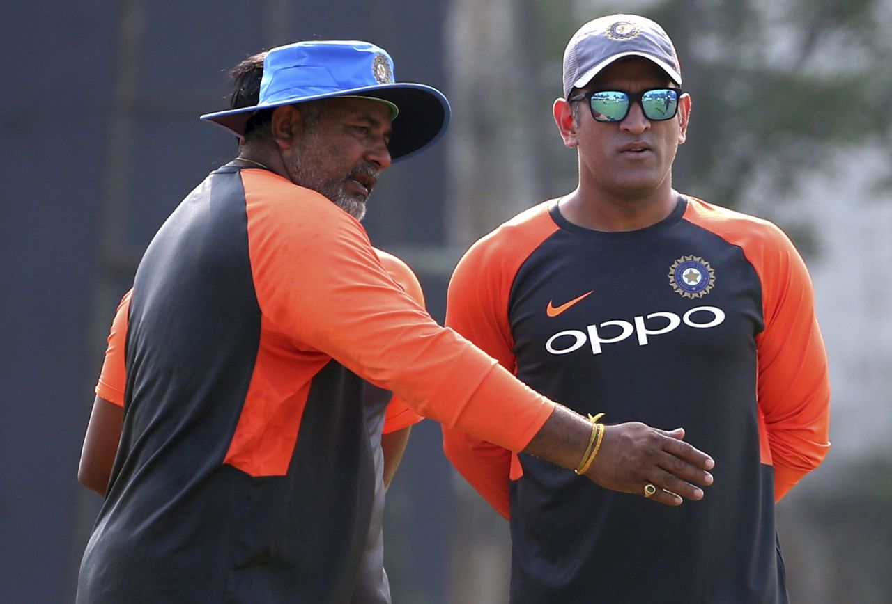 Bharat Arun speaks to MS Dhoni at training, India v West Indies, 2nd ODI, Visakhapatnam, October 23, 2018