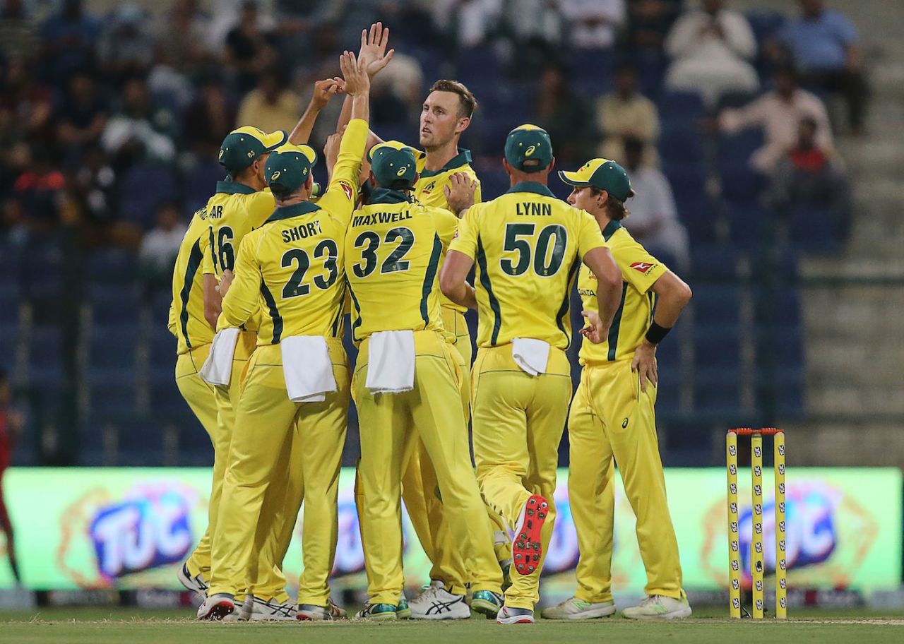 Billy Stanlake celebrates a wicket with his Australia team-mates, Pakistan v Australia, 1st T20I, Abu Dhabi, October 24, 2018