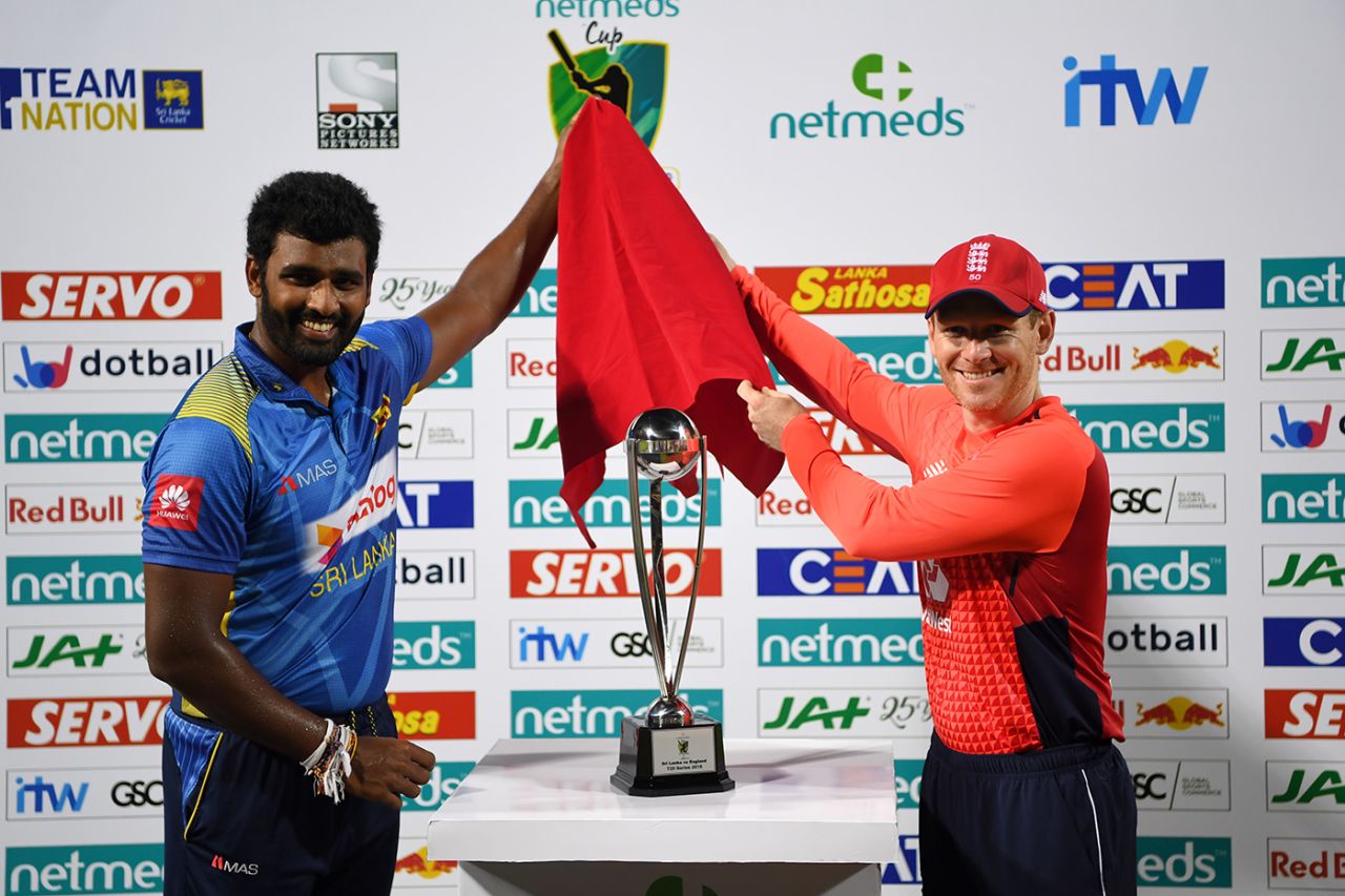 Thisara Perera and Eoin Morgan unveil the T20I trophy, Sri Lanka v England, only T20I, October 27, 2018