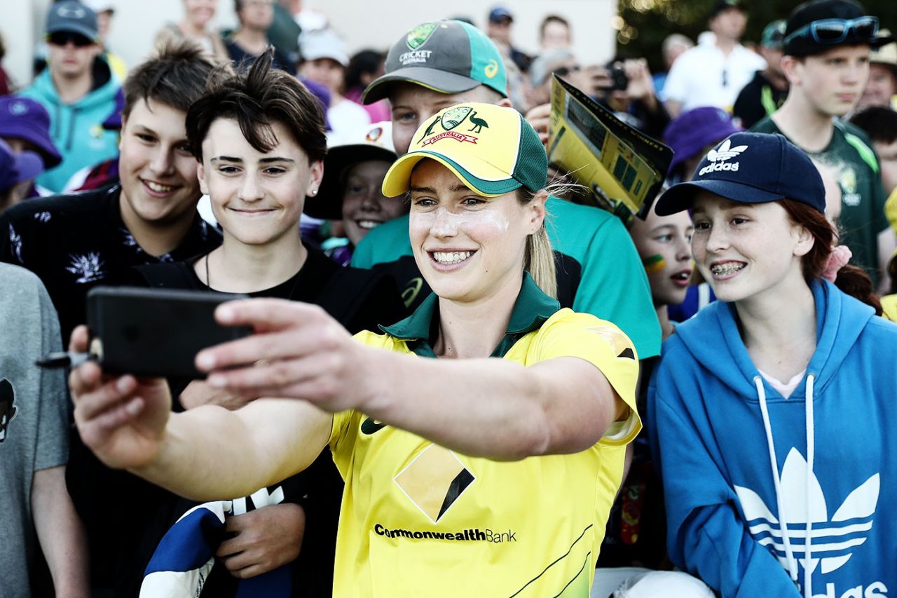Ellyse Perry takes a photo with fans after the game, Australia v New Zealand, Brisbane, October 1, 2018
