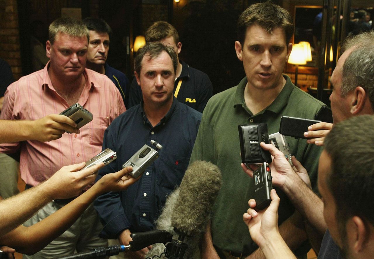 Tim May (centre), president of the Australian Cricketers Association, and James Sutherland (right), CEO of Cricket Australia, speak to reporters in Potchefstroom, February 4, 2003