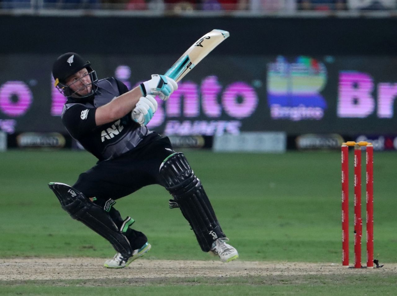Tim Seifert goes for the scoop shot, Pakistan v New Zealand, 2nd T20I, Dubai, November 2, 2018
