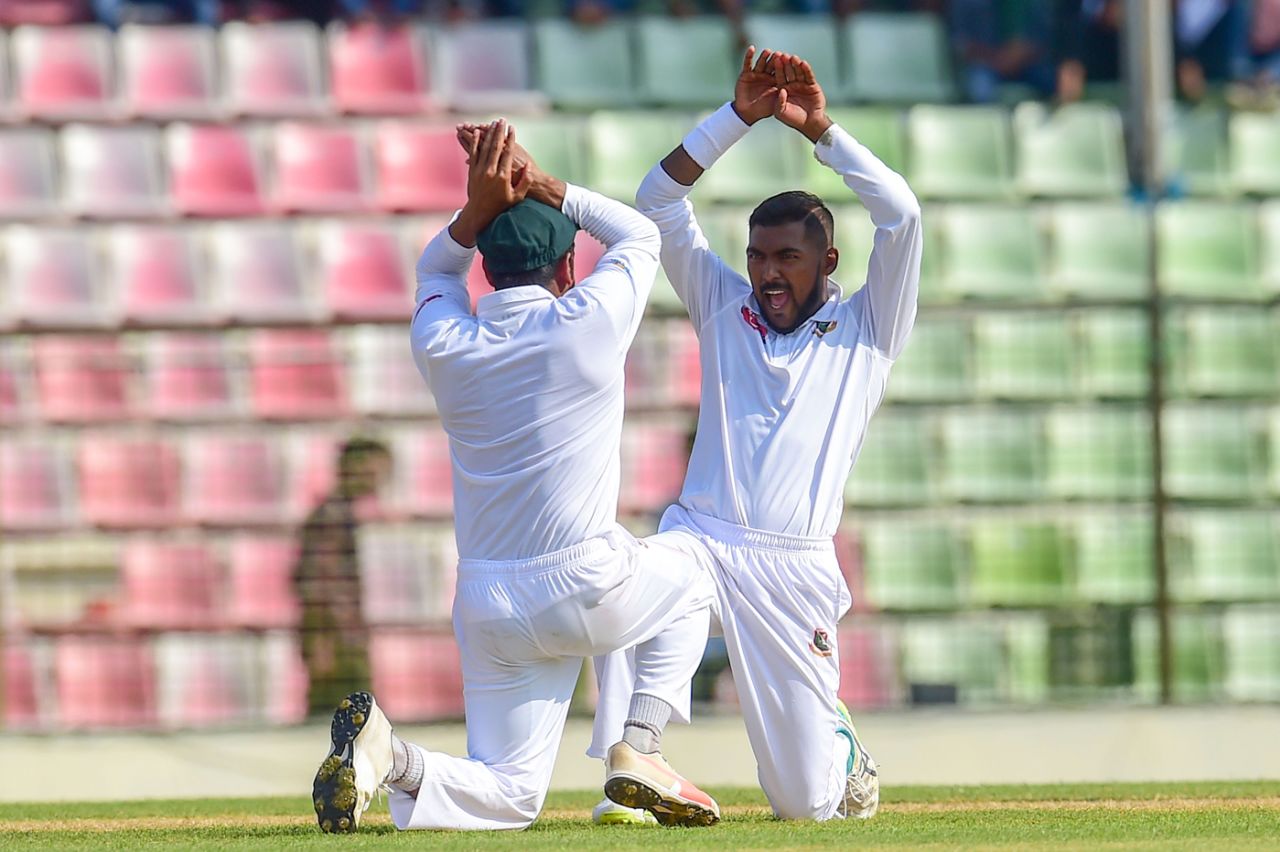 Nazmul Islam breaks into the naagin dance for the first time in his Test career, Bangladesh v Zimbabwe, 1st Test, Sylhet, 1st day, November 3, 2018