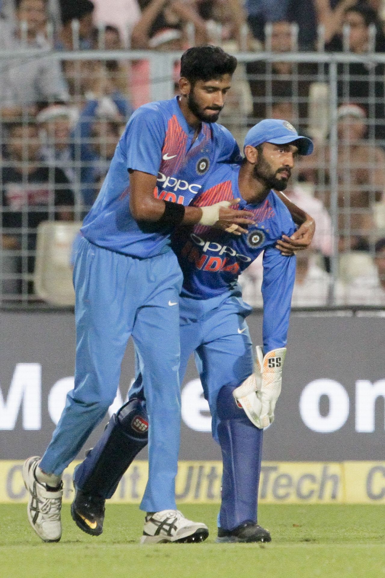 Khaleel Ahmed celebrates with Dinesh Karthik after getting Shimron Hetmyer out, India v West Indies, 1st T20I, Kolkata, November 4, 2018